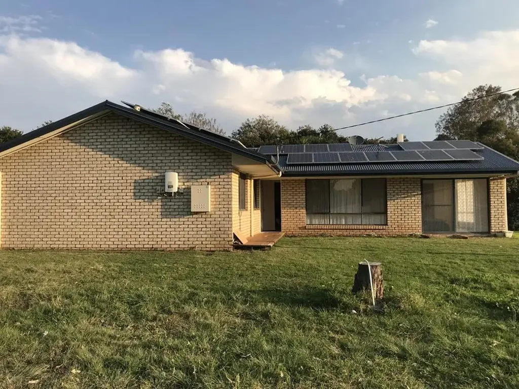 Nanango 4房 Brisbane Valley门户 1016平米地块 四卧宽敞 Solar板节能 独立客厅餐厅 Redwood厨房 乡村骑行路线 音乐节氛围 NIRVANA -  NANANGO  $530,000