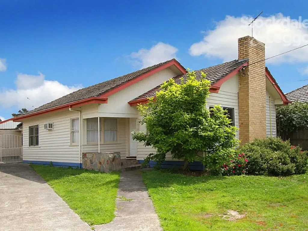 FURNISHED AND UNFURNISHED ROOMS AVAILABLE!