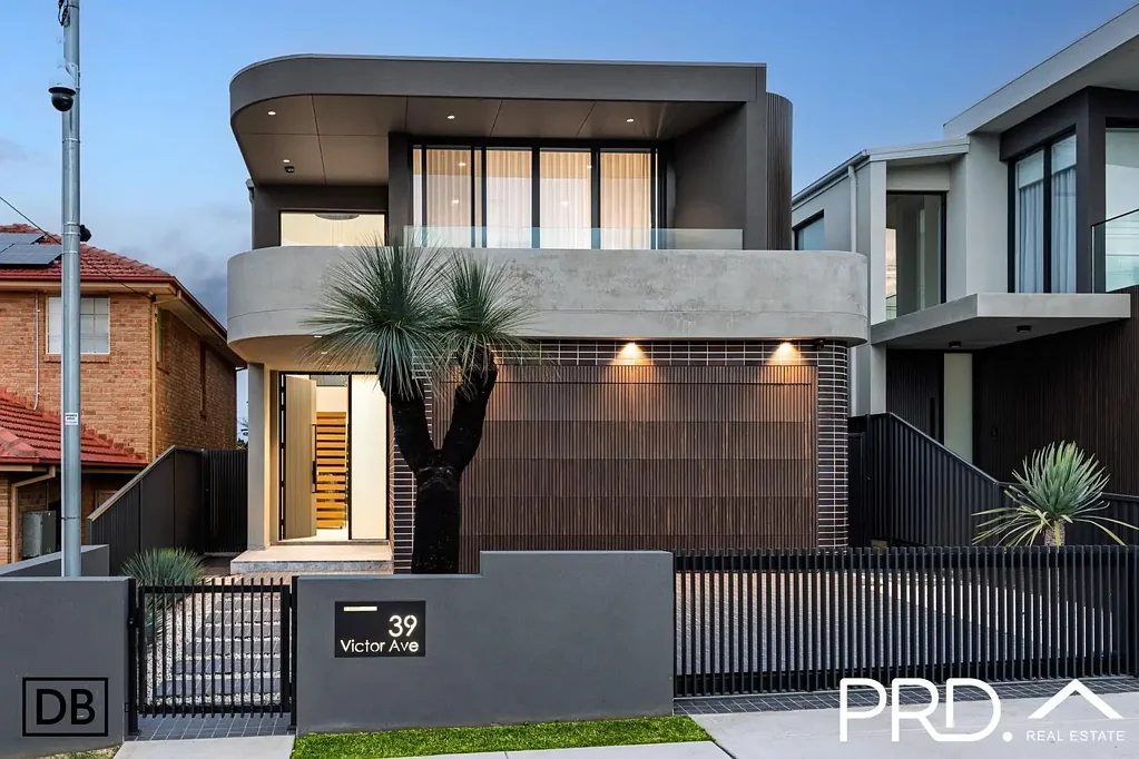 39 Victor Avenue, Picnic Point, NSW 2213