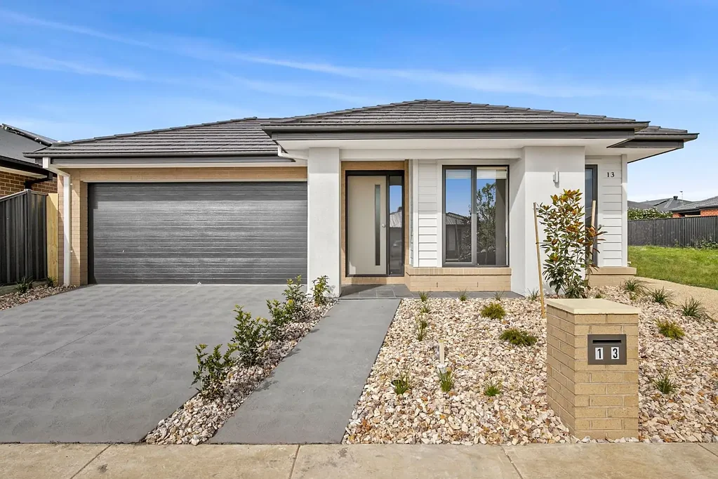 Is a new idyllic lifestyle by the Bay calling you?