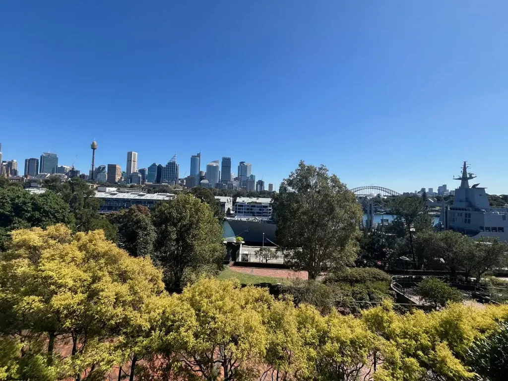 Natural light and harbour bridge views