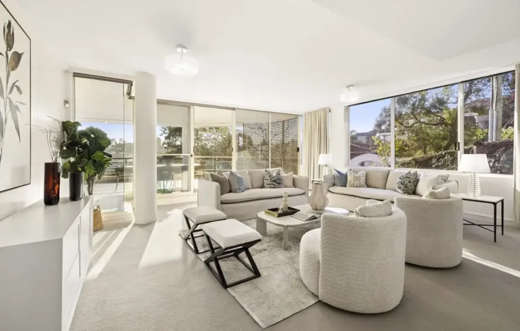 Whole-Floor Luxury Apartment in Boutique Building, Double Parking