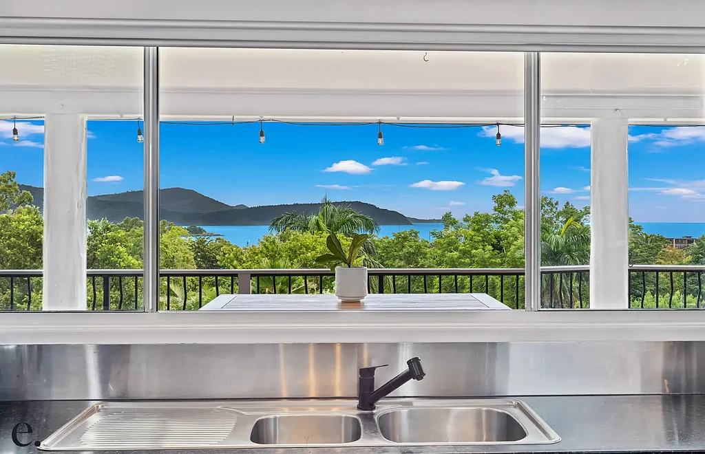 35 Jones Road, Cannonvale, QLD 4802