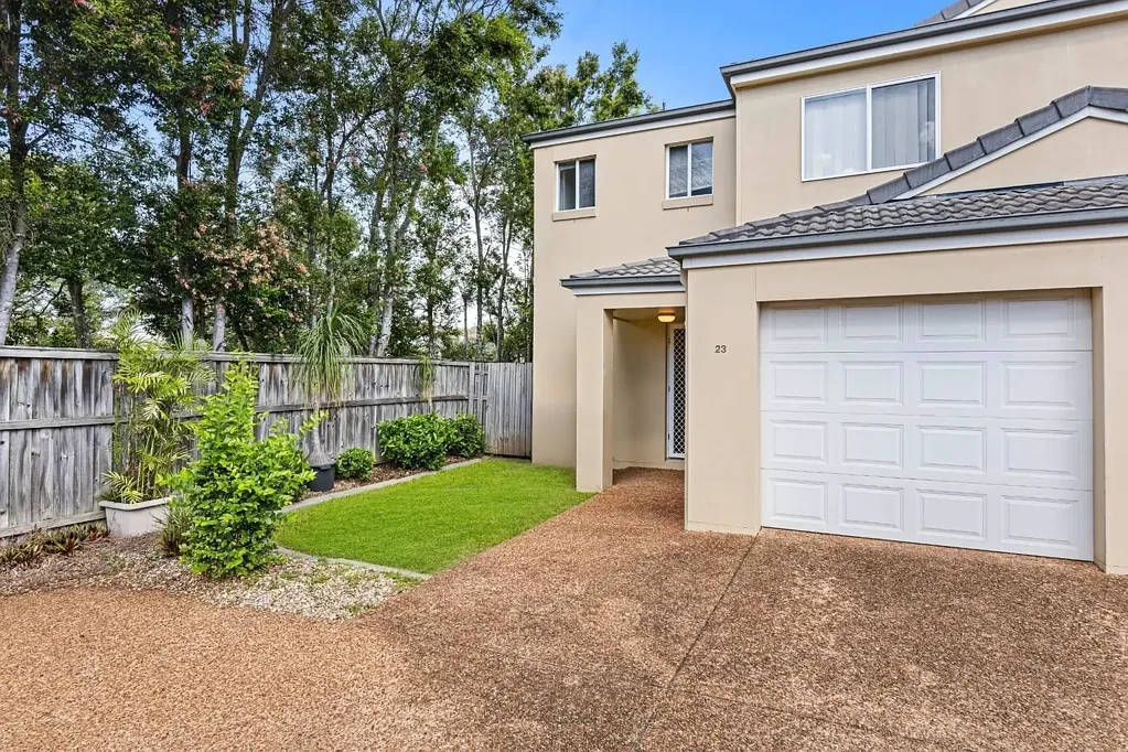 Spacious Townhouse in Security Gated Community with POOL!