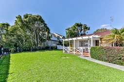 2/5 Vivian Wilson Drive, Eastern Beach