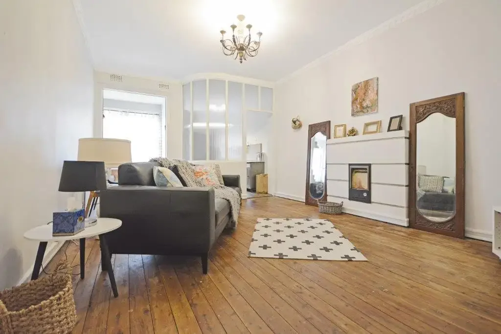 LOCATION, LOCATION, LOCATION - UNIQUE ONE BED + STUDY APARTMENT