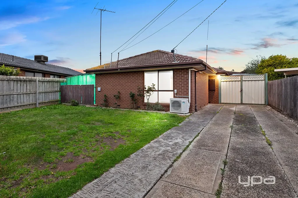 Kings Park 3房 Kings Park抢手地段 664m²宽敞布局 现代厨房浴缸 藤架娱乐空间 步行学校商圈 Modern Living, Huge Backyard & Endless Possibilities