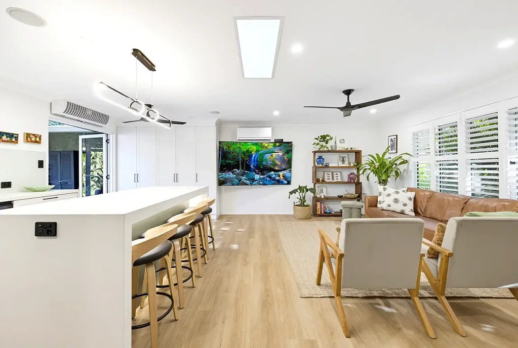 Bli Bli 6Zimmer RENOVATED FAMILY HOME WITH GRANNY FLAT, INCOME POTENTIAL & IN THE HEART OF BLI BLI!