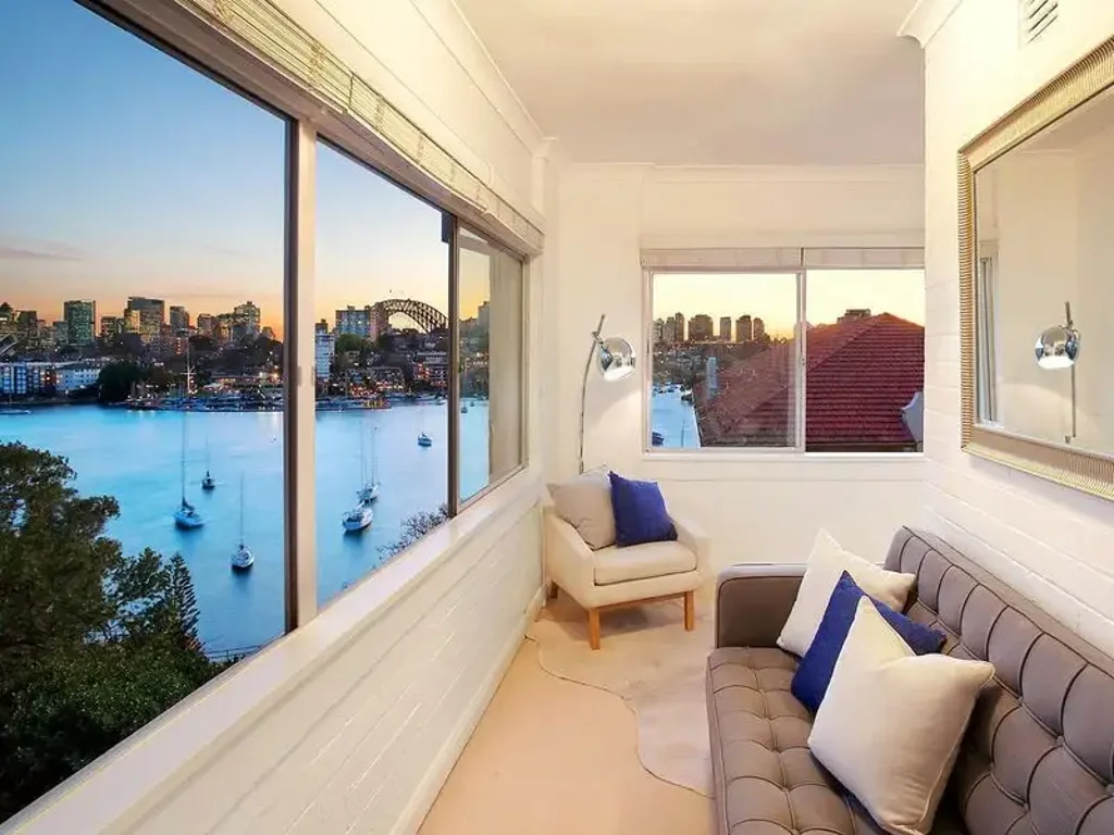 **Holding Fee Received - No further viewings at this time**
Enviable harbourside haven with panoramic harbour & city views