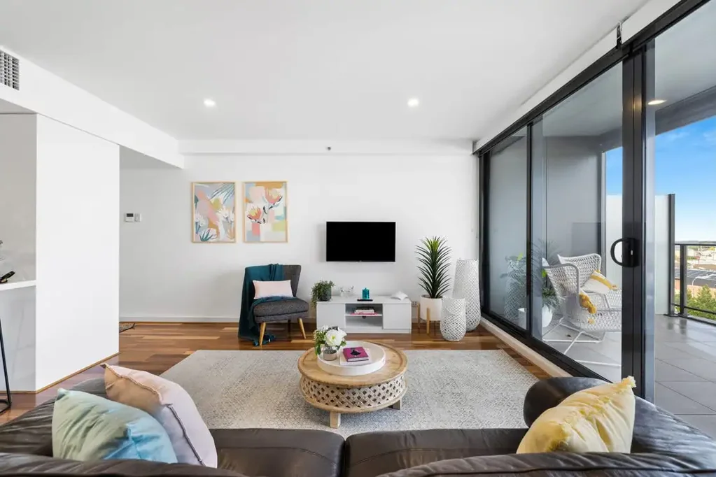 Two Bedrooms, Two Car Parks and Chinatown at Your Doorstep
