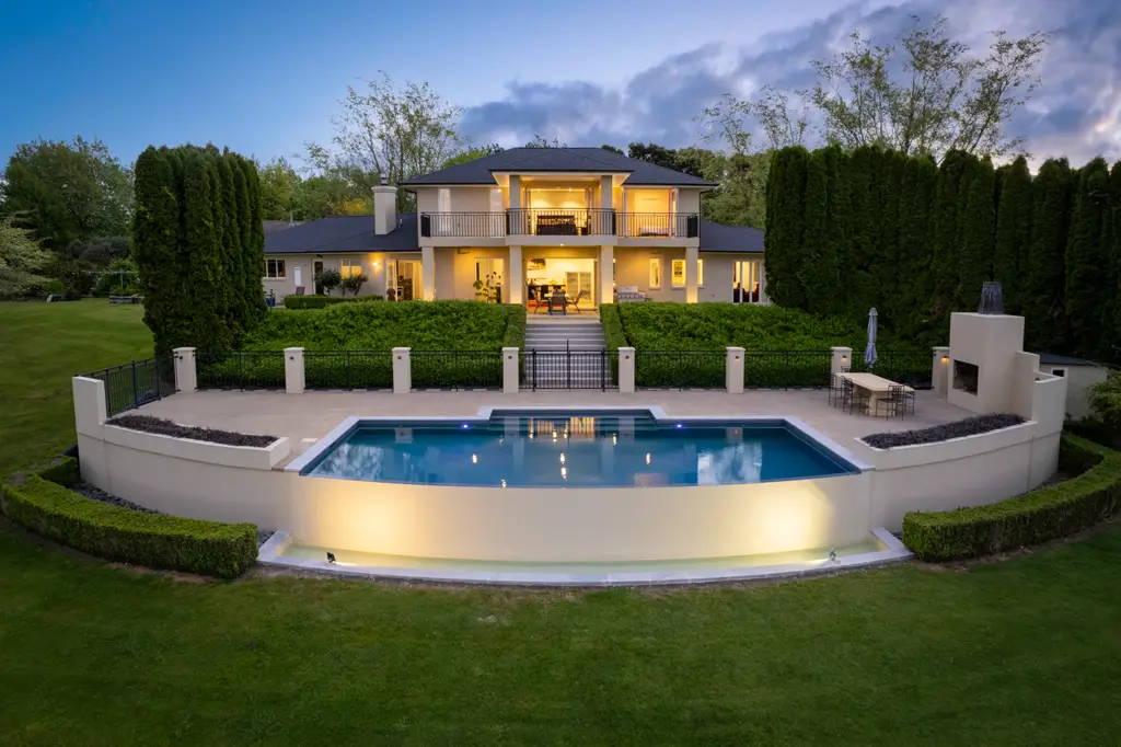 Cambridge Prominent Karapiro Landmark