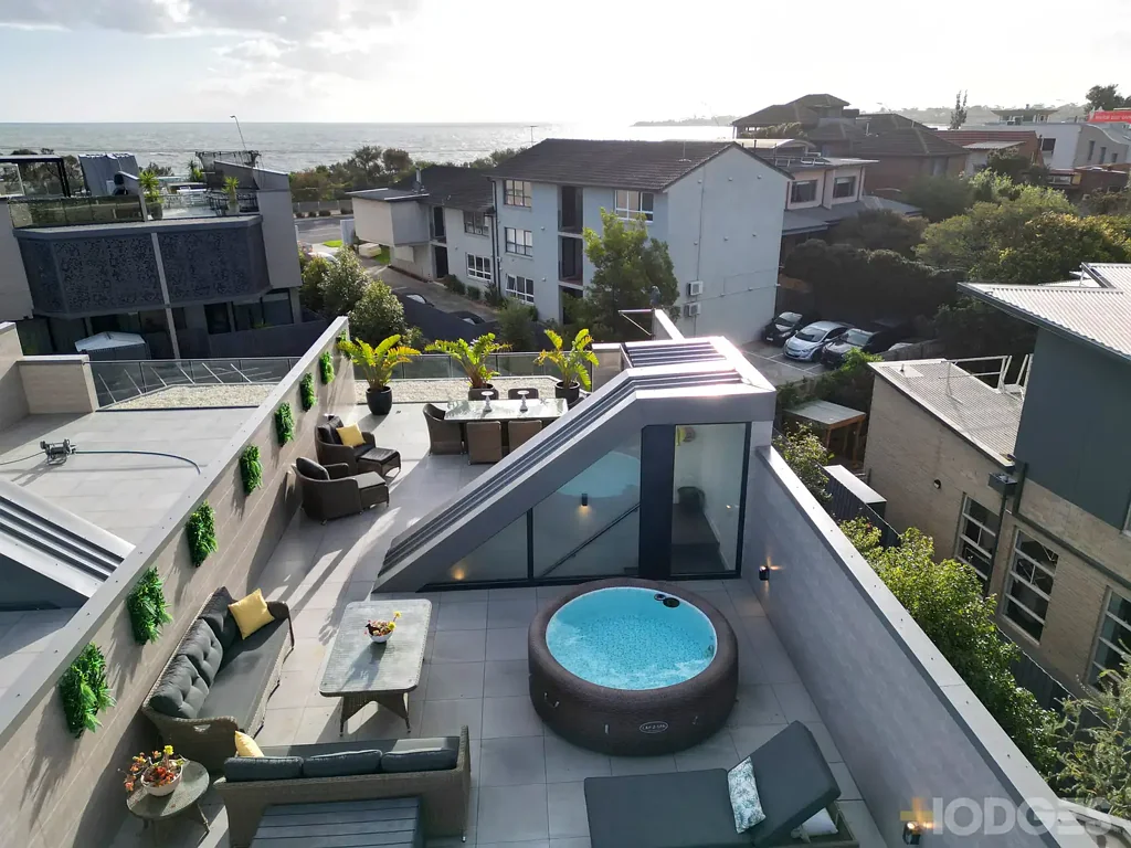 Mentone 3ห้องนอน WATER VIEWS WITH ROOF TOP ENTERTAINING
