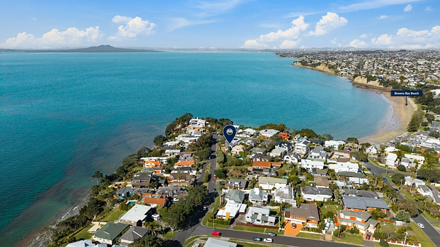 2/14 Clifton Road, Waiake, North Shore City