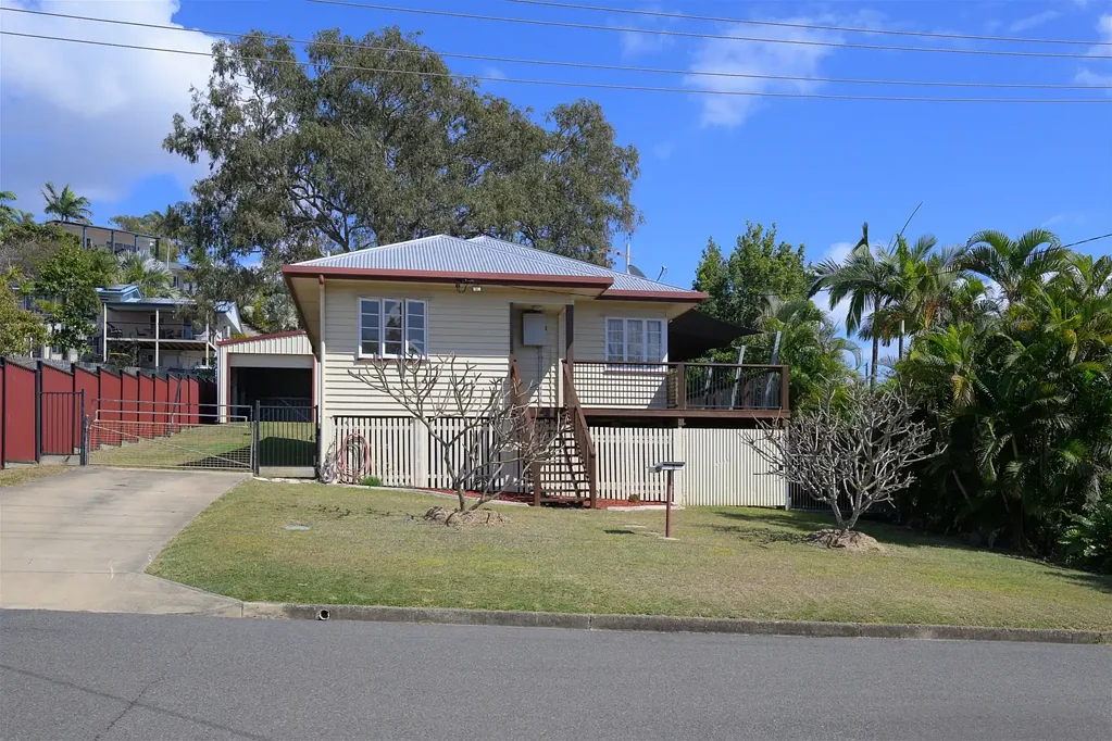 South Gladstone 3部屋 A Smart Move – Solid Home with Shed & Family-Friendly Yard