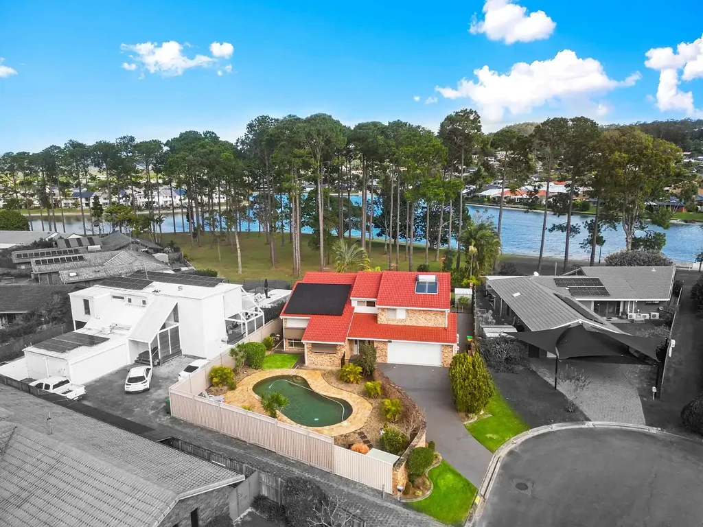 24 Foreshore Close, Elanora, QLD 4221