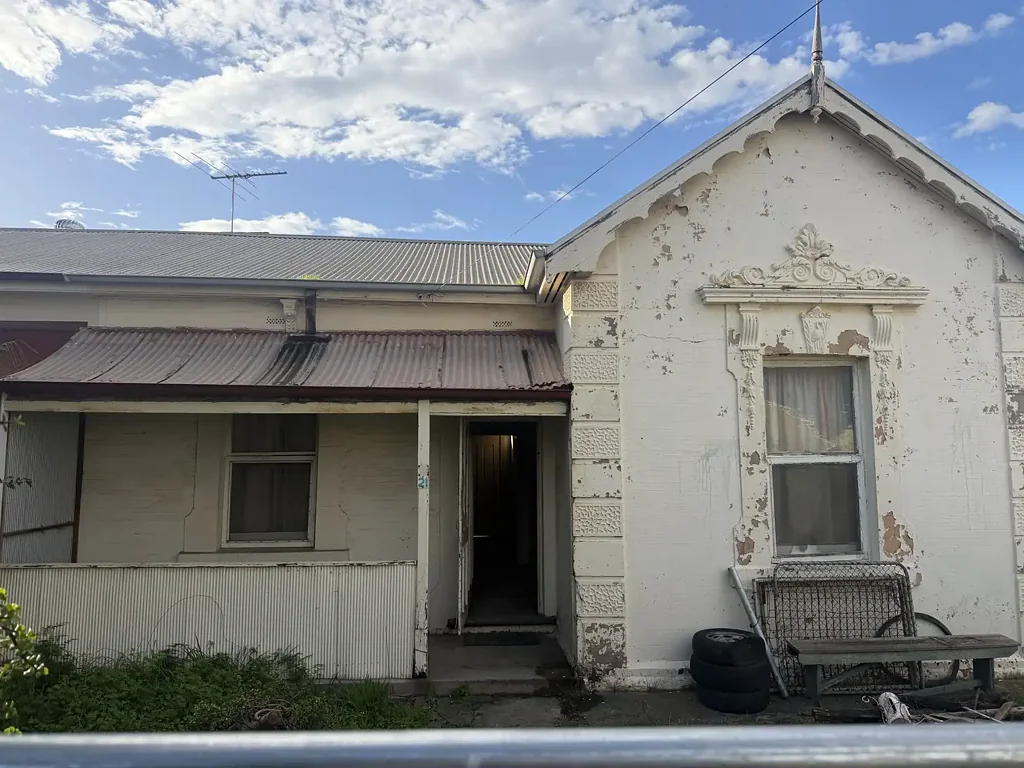 Semaphore 12.47m frontage Restoration Opportunity