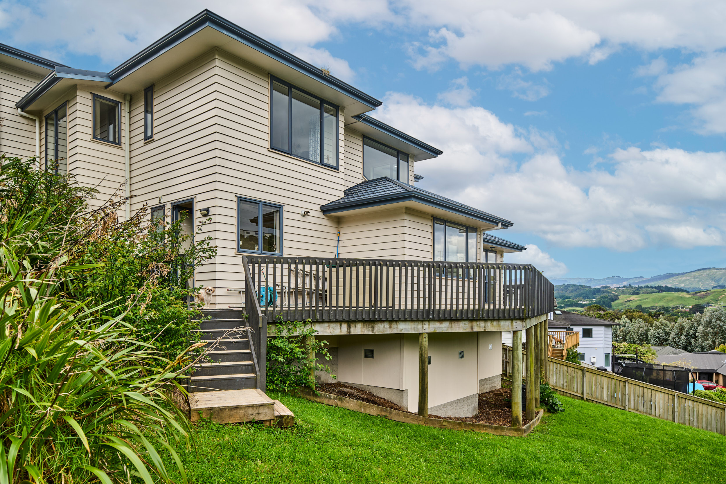 17 Endeavour Drive, Whitby, Porirua, 5 कमरे, 2 बाथरूम, House