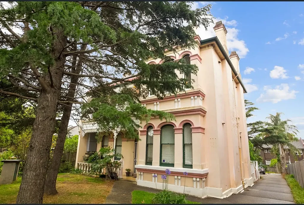 Top Floor Victorian Two Bedroom Apartment