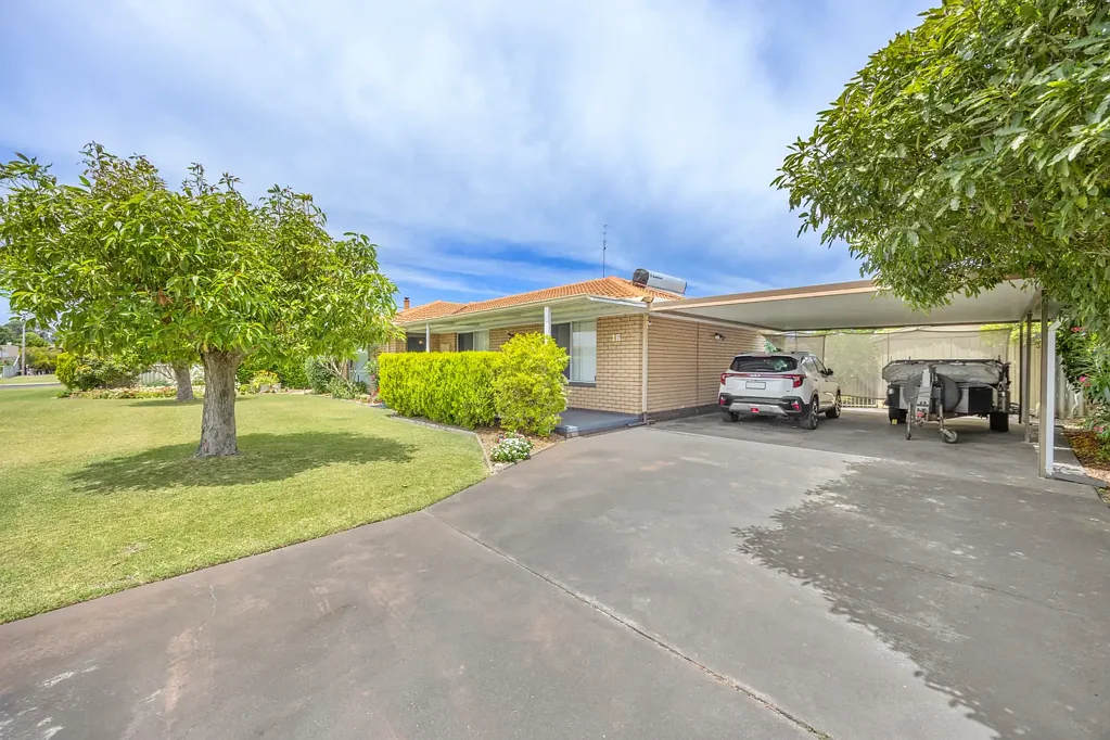 16 Smythe Crescent, South Bunbury, WA 6230