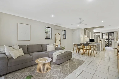 Mudgeeraba 3Zimmer Spacious Townhouse Living in a Quiet Gated Complex