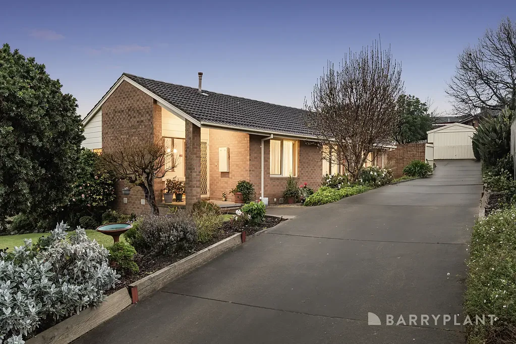 Mooroolbark 3房 宁静、宽敞、极其便利。 Peaceful, spacious and irresistibly convenient.