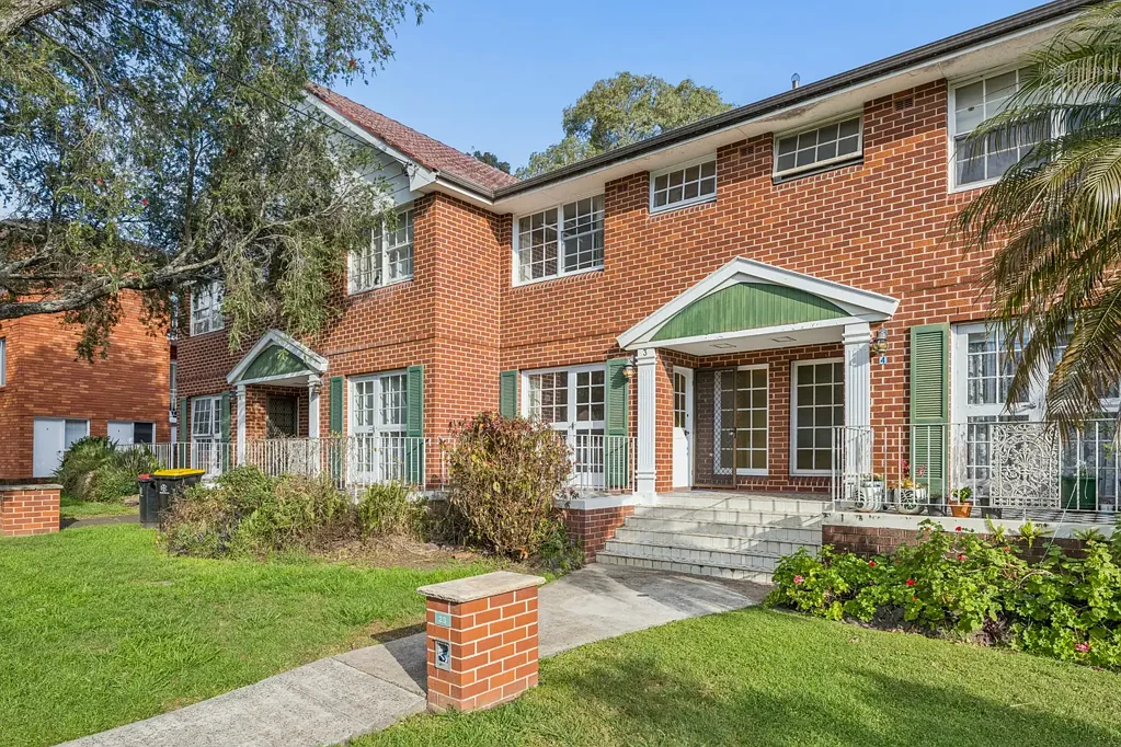 Narwee 3બેડરૂમ Full Brick Townhouse with Park Views Minutes from Narwee