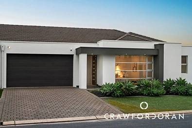 West Lakes Shore 3房  Lakeside Luxe in Prized Circuit