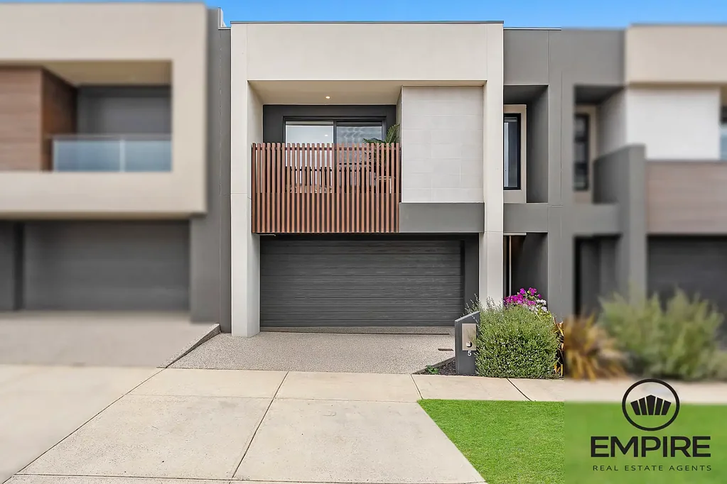 5 Kinross Parade, Clyde North, VIC 3978