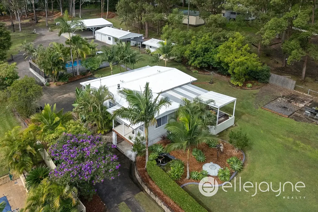 Cooranbong 3Phòng ngủ RENOVATED THREE BEDROOM HOME WITH DUAL STREET ACCESS, 12M X 12M CARPORT, POOL ON 2.1 ACRES - COORANBONG