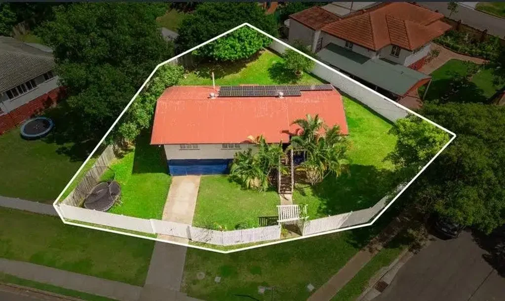 Inala 3 Bedroom LARGE CORNER BLOCK NEAR SHOPPING CENTRE etc.