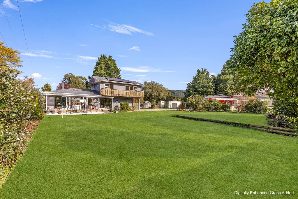 Wakefield 6Kwarto Two Homes, One Incredible Opportunity.