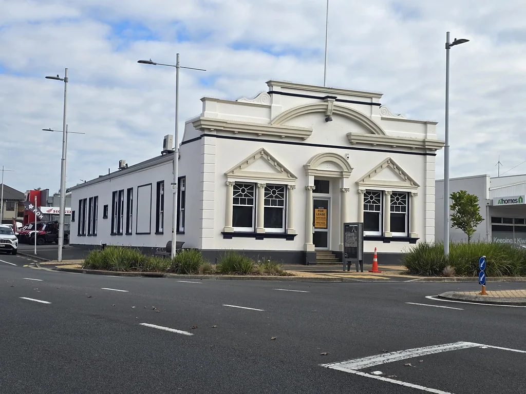 Pukekohe High-profile, large-scale office