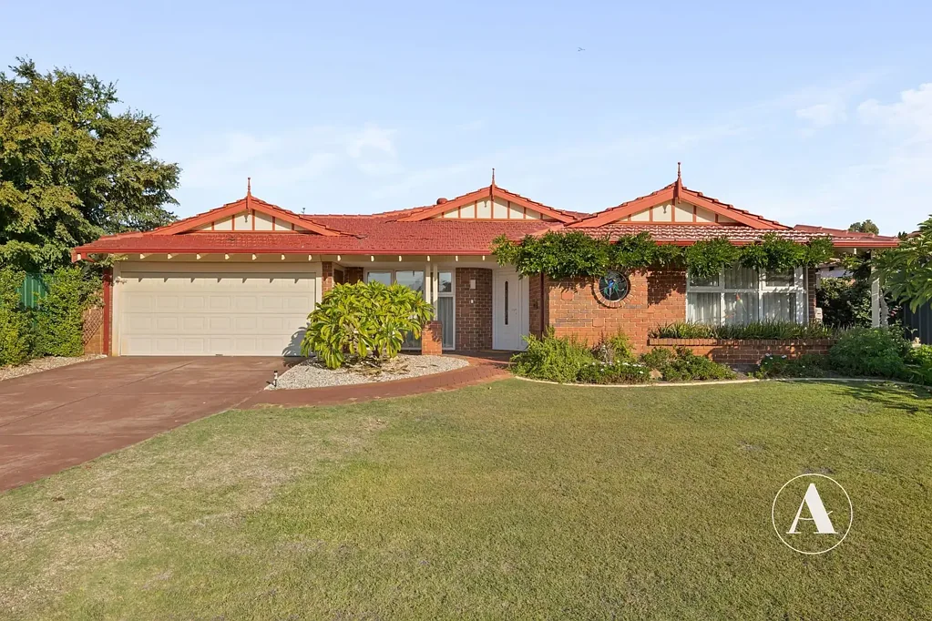 Canning Vale 4房  Luxury Family Living with Stunning Renovations and Entertainer's Backyard