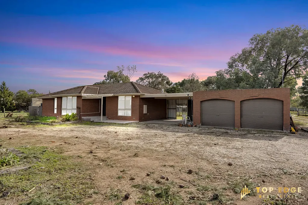 Lara 4部屋 Space, Serenity & Lifestyle - 5 Acres Land with Renovated Home in Lara