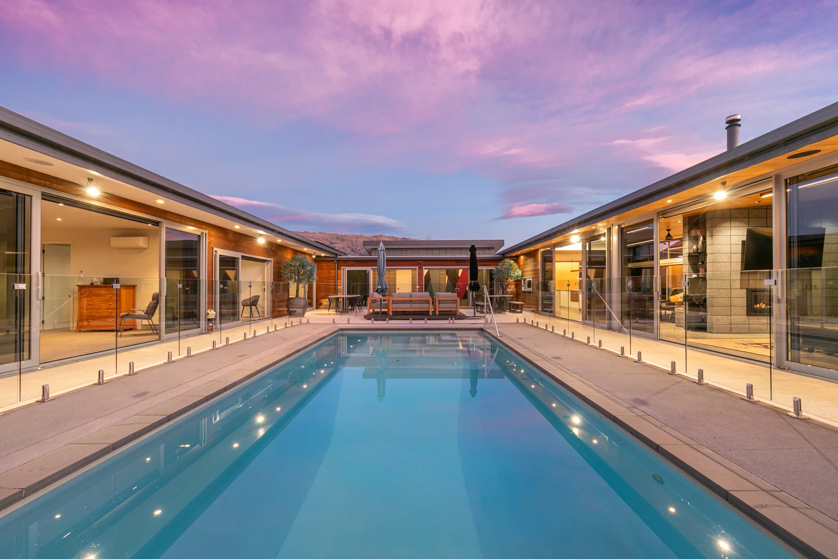 Wanaka 5બેડરૂમ Mountain View Prestige - Poolside Entertaining