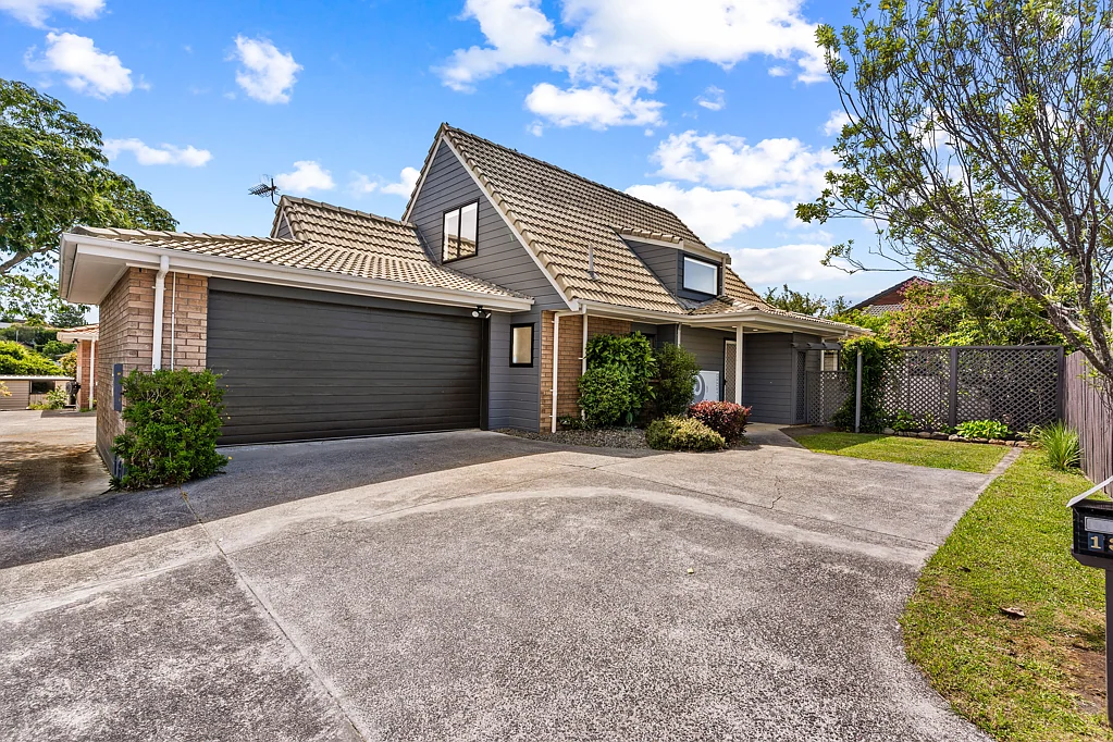 13a Pinewood Grove, Botany Downs, Manukau City, Auckland