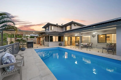 Kenmore 6ਬੈੱਡਰੂਮ Elevated Resort-Style Living with Mountain Views