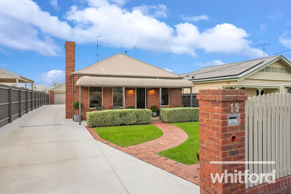 Newtown 3房  Flexible family living with an incredible 6-car garage