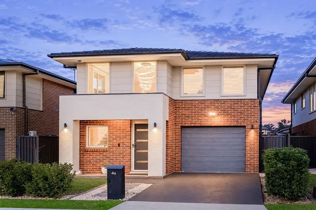 Marsden Park 5Zimmer Premium 5 Bed,3 Bath (2 ENSUITE'S) Home With Blue Mountain Views !!