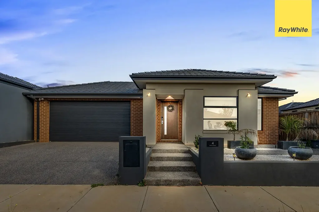 Strathtulloh 4chambre Luxury North-Facing Family Home with Butler's Pantry & Premium Finishes
