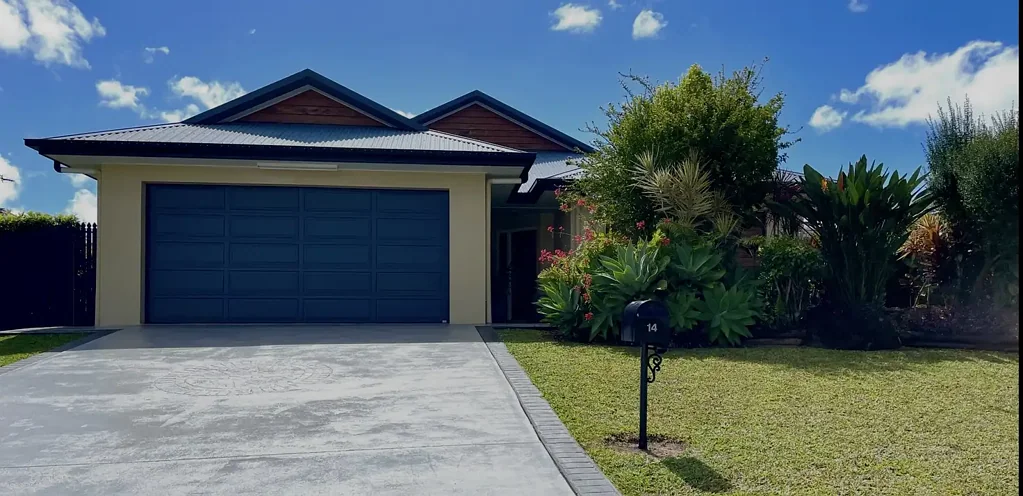 Yungaburra 4બેડરૂમ Yungaburra: Versatile 4 Bed Family Home on a Large 1,062sqm Block – Walk to Village, set on a generous 1,062sqm