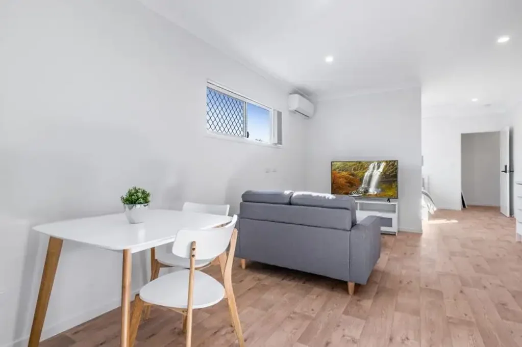 NEAR NEW FULLY FURNISHED STUDIO