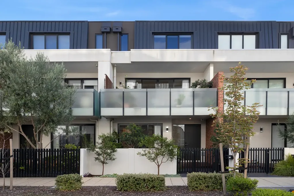 Mordialloc 4 Bedroom Sophisticated Townhouse Living with Ultimate Space & Style