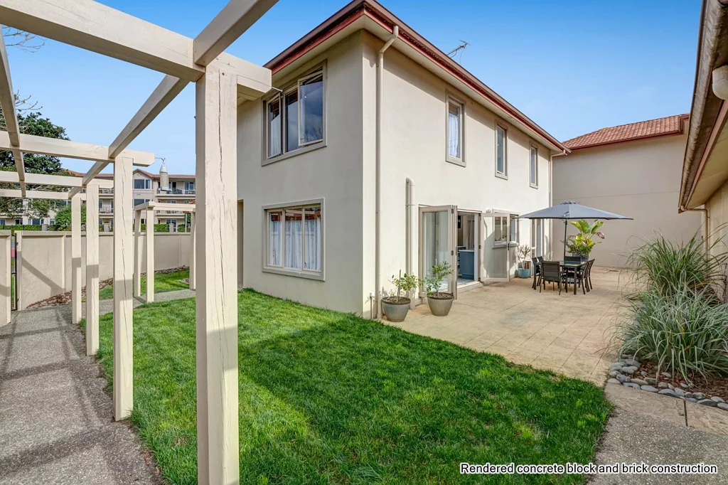 Orewa 3침실 Stylish Townhouse – Solid Construction!