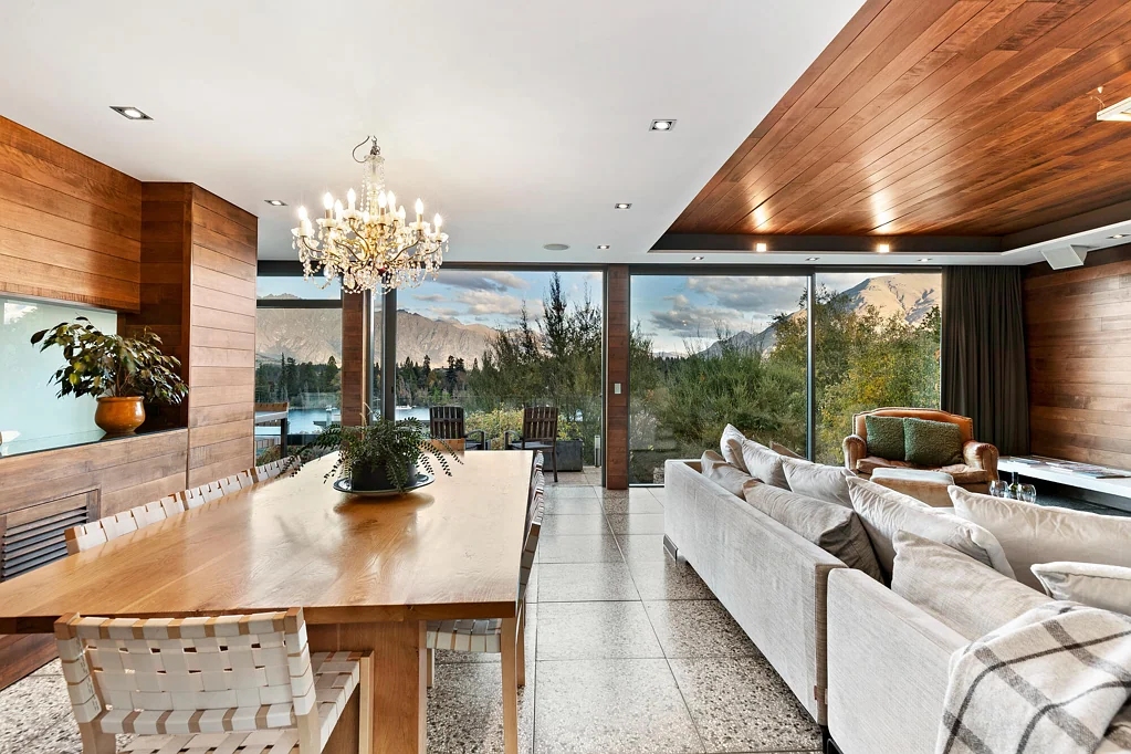 Queenstown 4બેડરૂમ A Rare Central Queenstown Residence