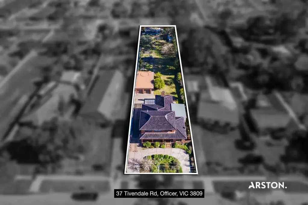 Officer 5 Bedroom Family Lifestyle and development/ Medical centre/ Childcare potential (STCA)