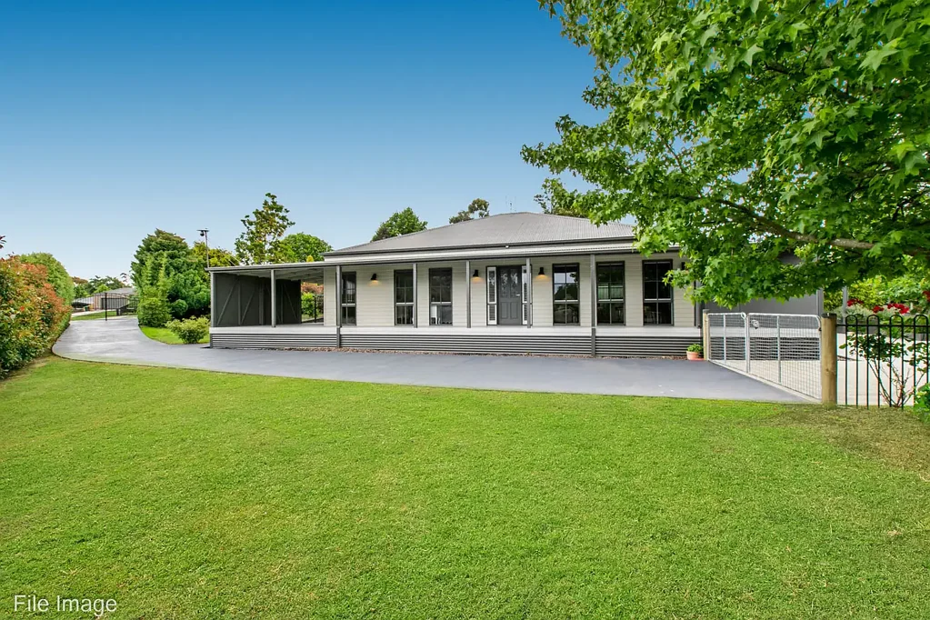 Warragul 3બેડરૂમ Substantial Block, Enormous Shedding, Comfortable Residence