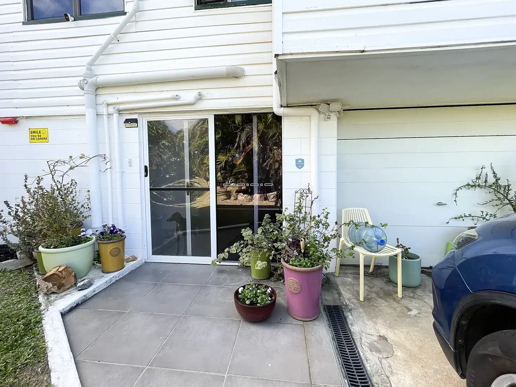 FURNISHED, SPACIOUS, CLOSE TO TOWN