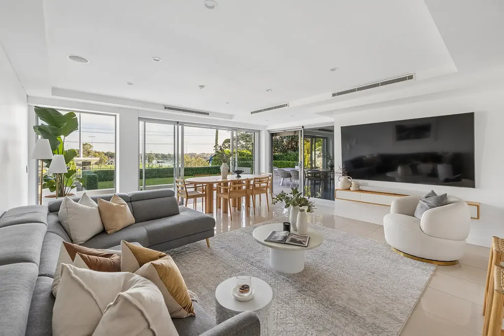 Drummoyne 2房 海港边独家住宅 八套珍藏之选 公园水景环绕 开放式设计师厨房 主卧SPA卫浴 现代健身房 安全便捷环境 Luxury residence with wrap-around entertaining & bay views