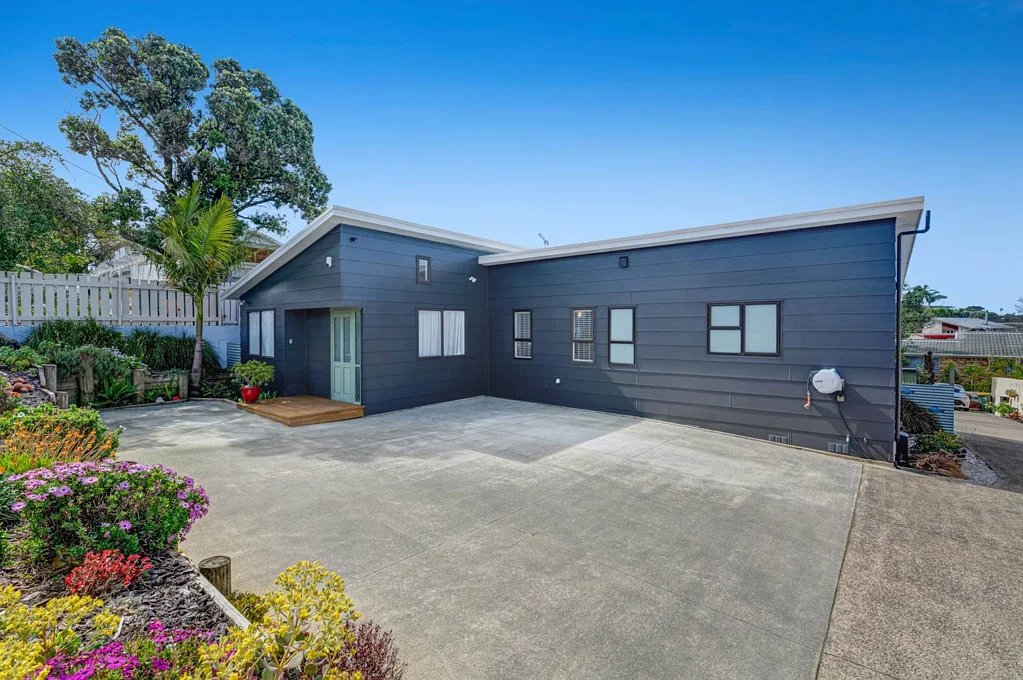 Red Beach 4房  Versatile Family Home With Supreme Parking!
